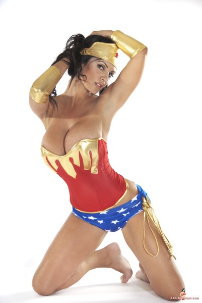 DeniseMilani-wonderwoman (23)