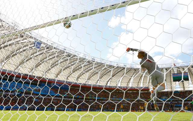 El gol de de Australia Tim Cahill durante su partido de fútbol 2014 Copa del Mundo (Foto Reuters)