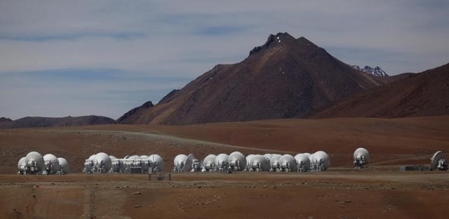 Foto: Antenas parabólicas del proyecto ALMA en El Llano de Chajnantor en el desierto de Atacama, Chile / Reuters