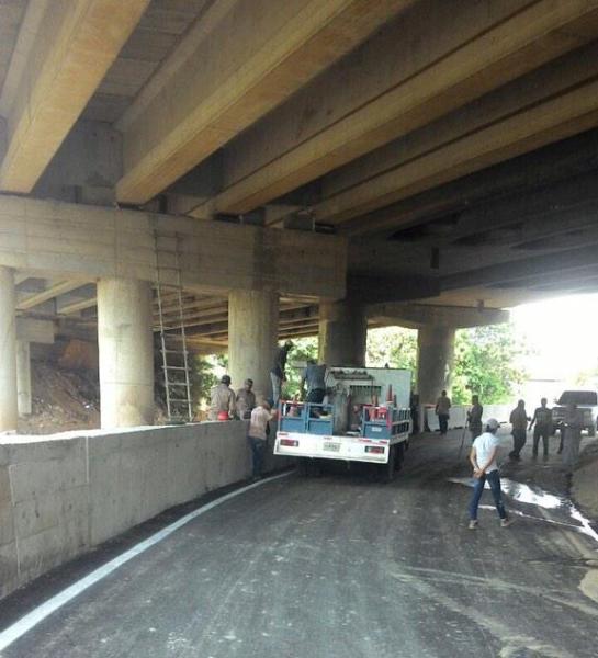 Foto: Rampa de acceso a la Autopista Francisco Fajardo desde El Llanito / @HaimanVZLA