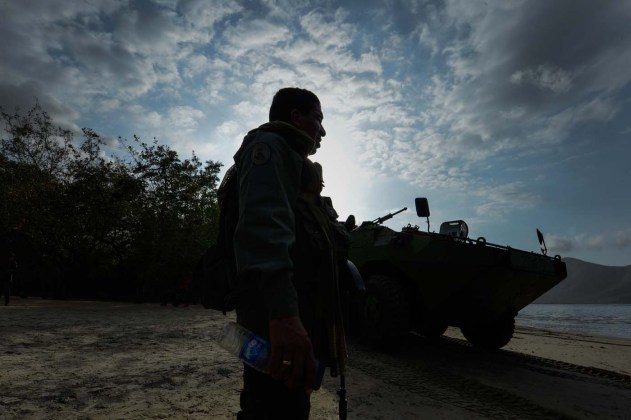Soldados realizan maniobras militares en Puerto Cabello para defender la soberanía (Foto AFP)