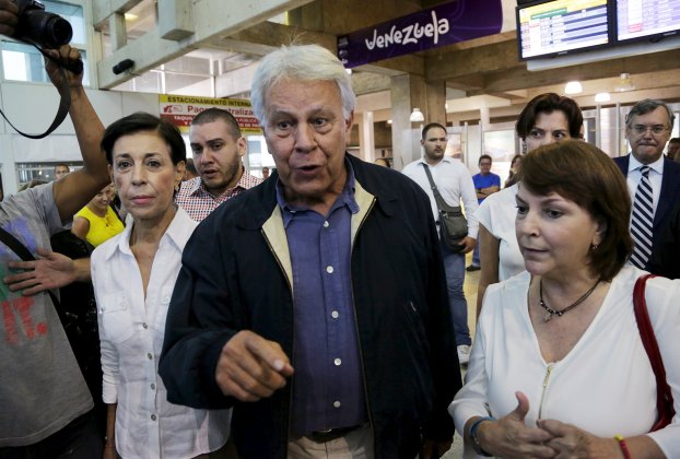 Spain's former Prime Minister Gonzalez talks to the media next to Mendoza, mother of jailed opposition leader Lopez and Mitzy, wife of arrested Caracas metropolitan mayor Ledezma, upon his arrival in Caracas