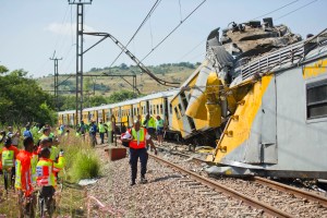 Más de 300 heridos al chocar dos trenes en Sudáfrica (Fotos)