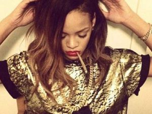 Rihanna y su gran porrito (Foto)