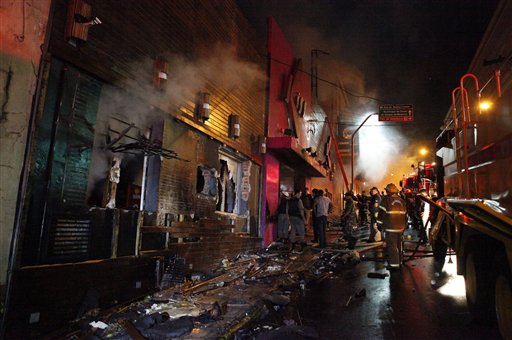 Muerte de estudiante eleva a 236 los fallecidos por incendio en Brasil