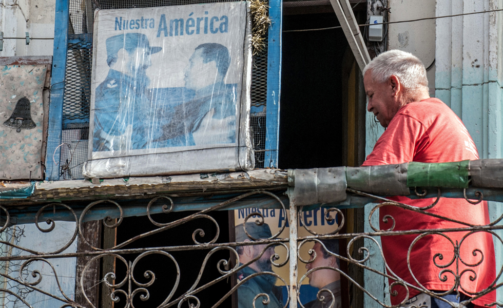 Para los cubanos la ausencia de Chávez sería peor que el golpe que le dieron los rusos