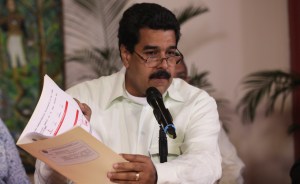 “Con un baño de solidaridad”, Maduro regresa a Caracas