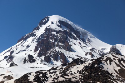 Socorristas georgianos encuentran los cuerpos de tres montañeros rusos