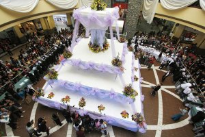 Una torta de bodas tan alta como un edificio (Foto)