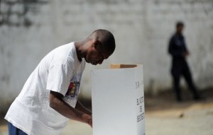 Presos sin sentencia votaron anticipadamente en las presidenciales de Ecuador (Fotos)