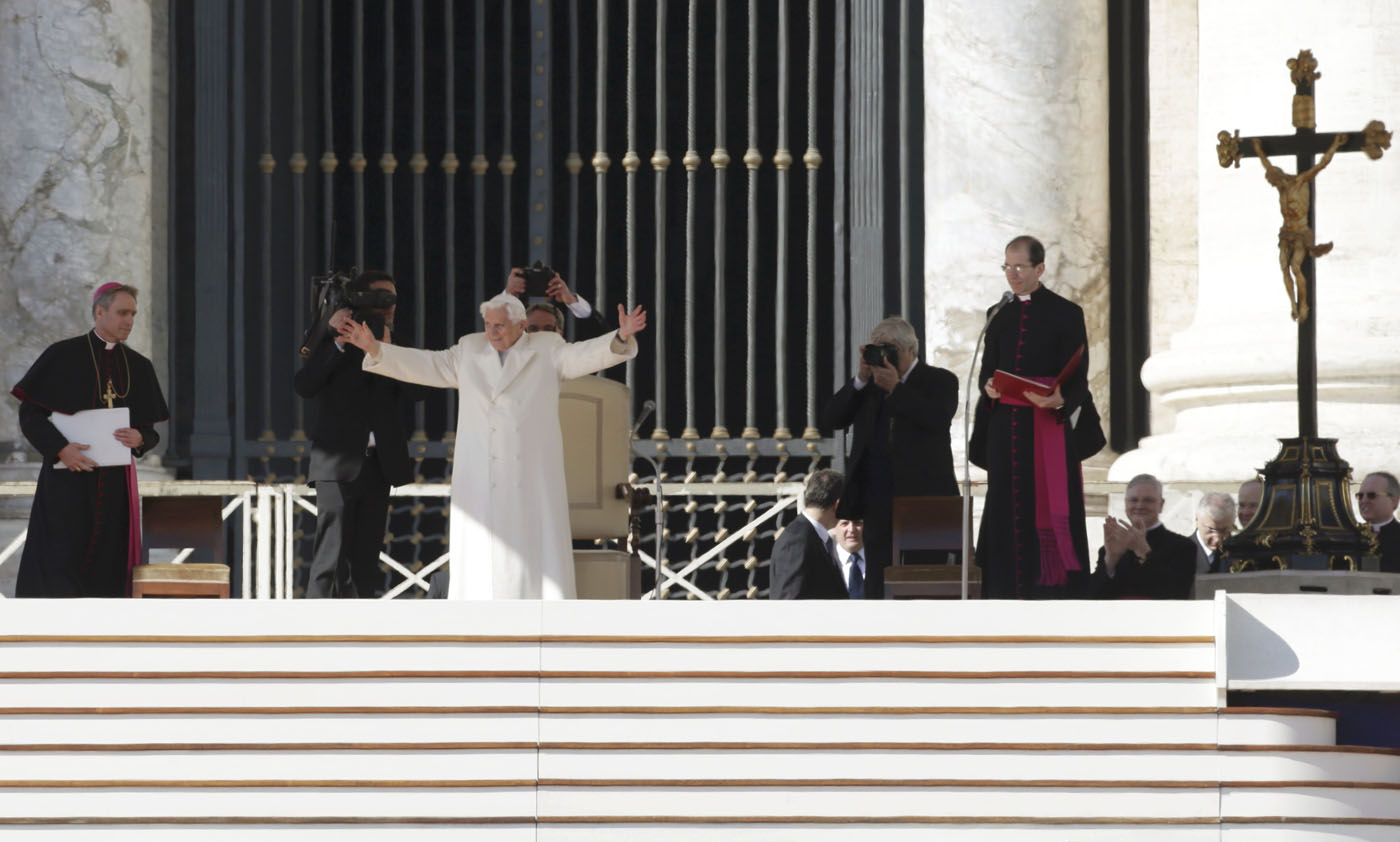 Católicos cubanos despiden a Benedicto XVI en Catedral de La Habana