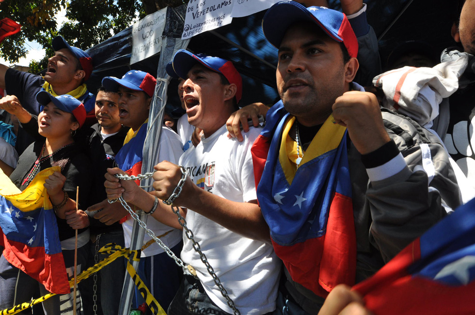 Estudiantes levantan la protesta frente a la Embajada de Cuba: La lucha continúa (Fotos)