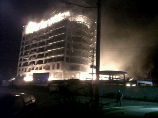 Se quemó edificio en construcción en Naguanagua (Foto)