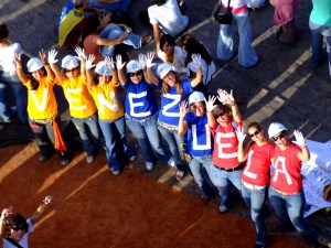 Venezolanos celebran el Día de la Juventud