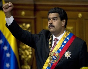 ABC: Cristina llevó a Caracas el testamento de Chávez que nombraba a Maduro