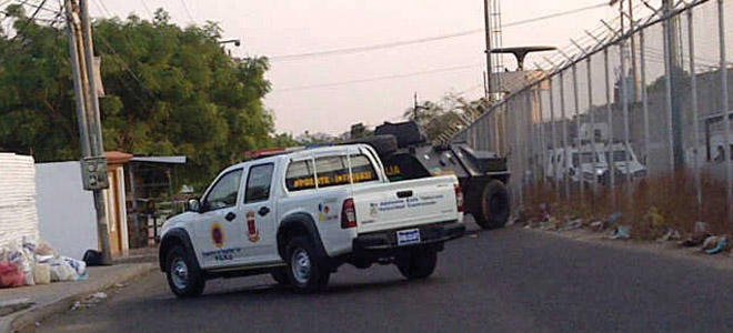 Tanquetas custodian cárcel de Sabaneta tras caída de un portón (FOTO)