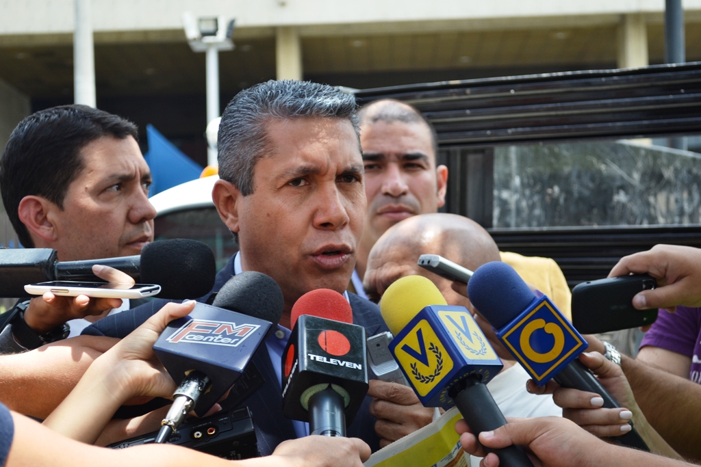 Henri Falcón interpone recurso de amparo contra los diputados del Psuv