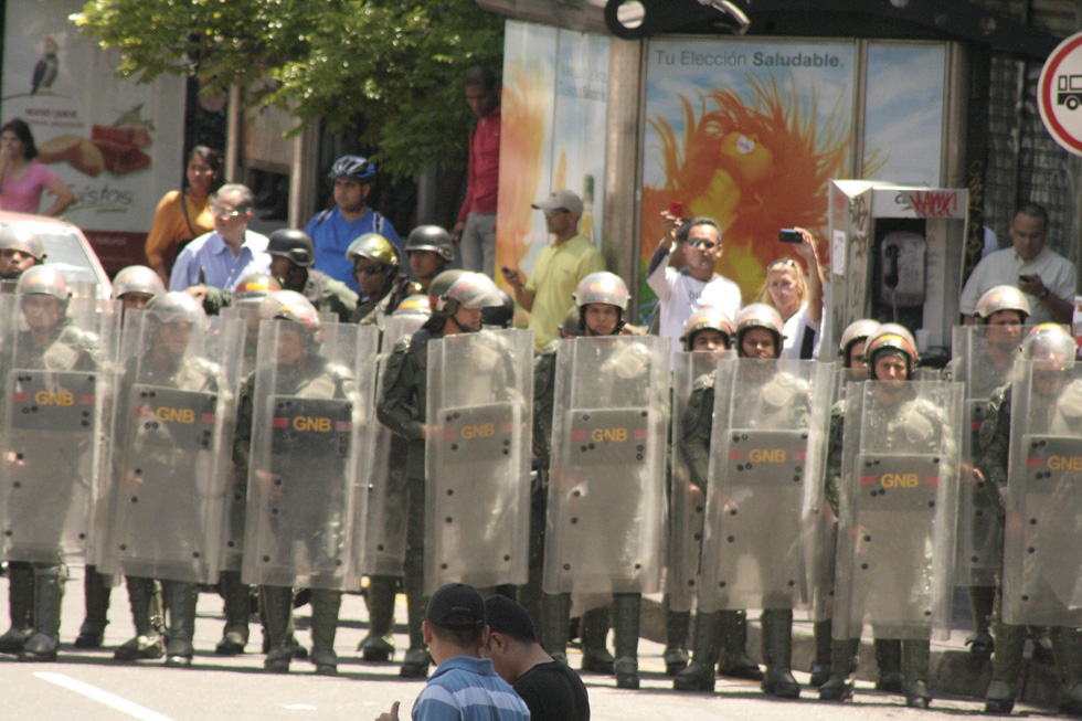 Por esta barricada la marcha tuvo que desviarse (FOTOS)