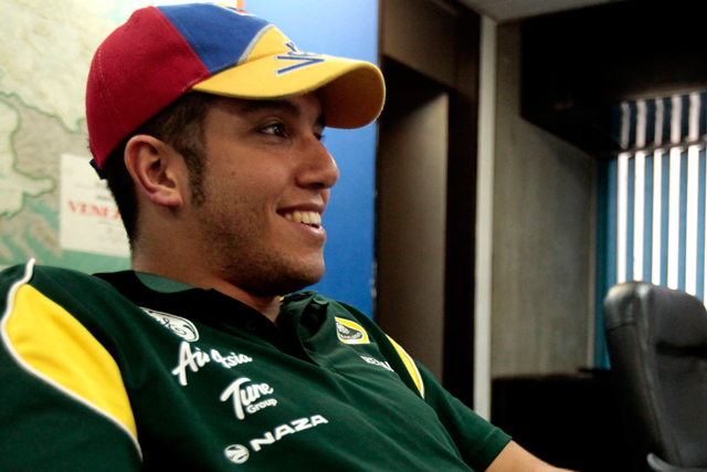 El venezolano Rodolfo González será piloto reserva de Marussia este año