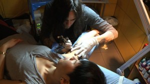 El arte universal del tatuaje (Video)