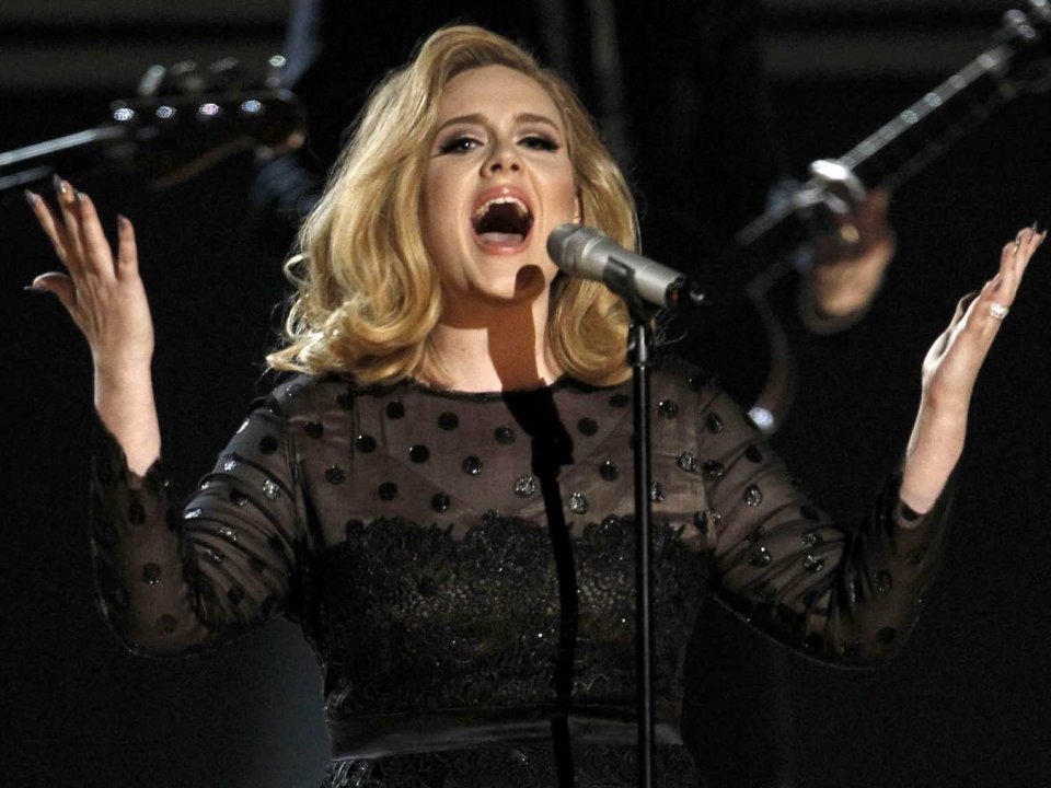 Mira cuanto cobra Adele por minuto para cantar en tu boda