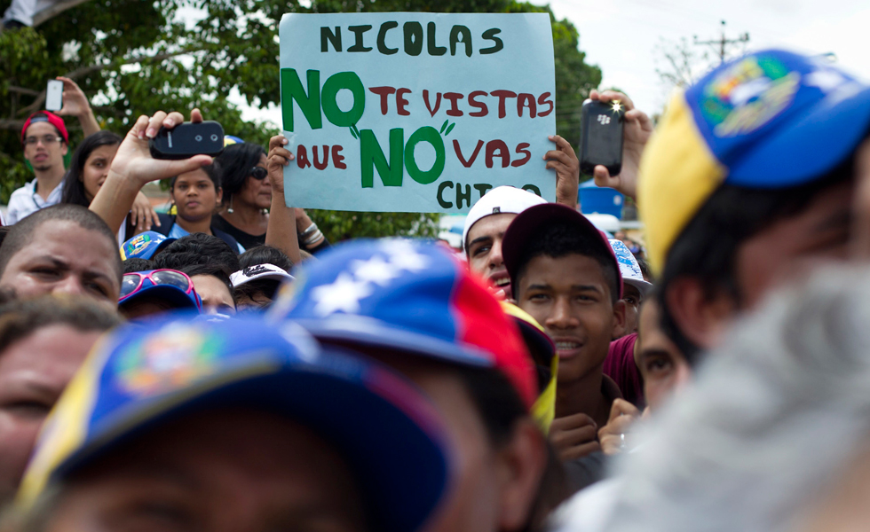 Capriles critica a Maduro por abusar del poder