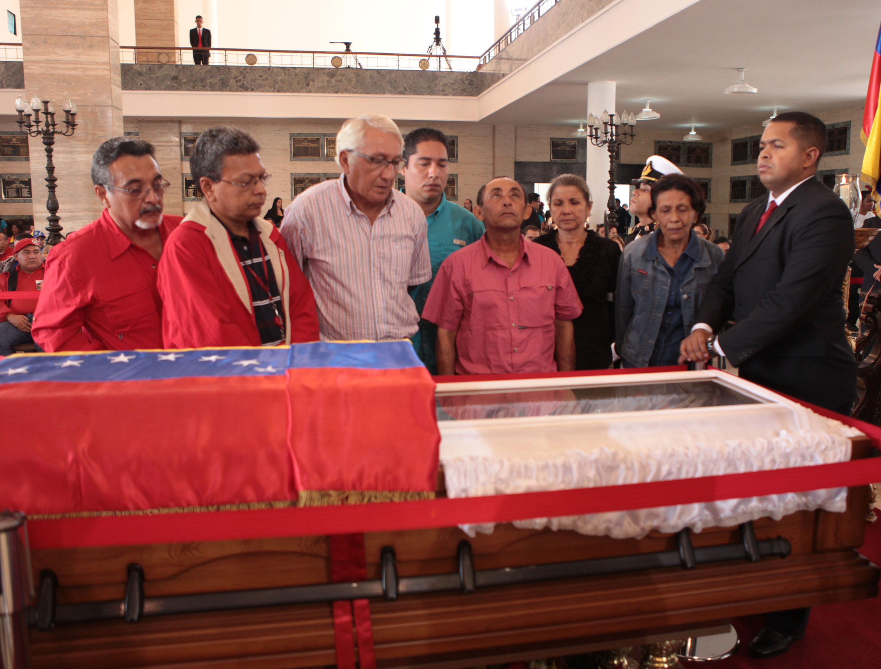 Hugo Chávez permanecerá en Capilla Ardiente hasta este jueves