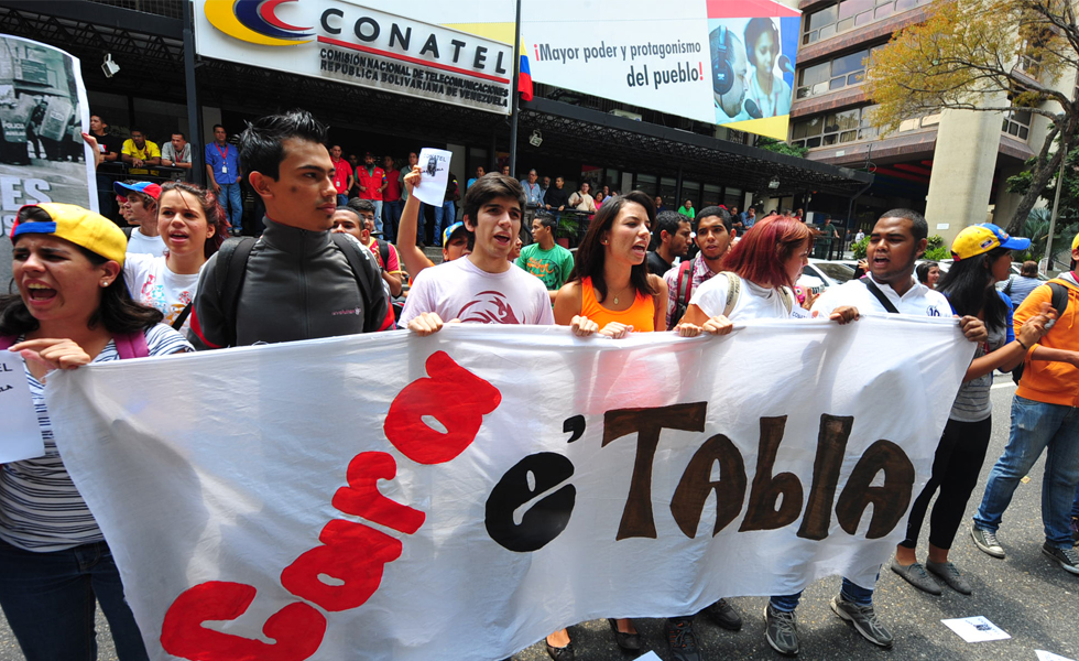 Estudiantes de Periodismo se amordazarán frente a Conatel