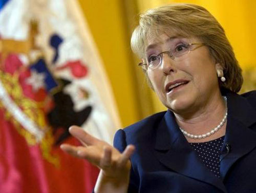 Michelle Bachelet descarta reunirse con Capriles