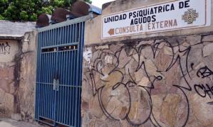 Enfermera se encadena en el servicio de psiquiatría del Hospital de Barquisimeto