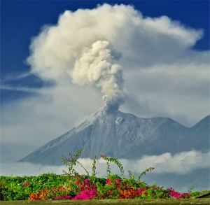 Sin víctimas ni daños la erupción del volcán de Fuego en Guatemala