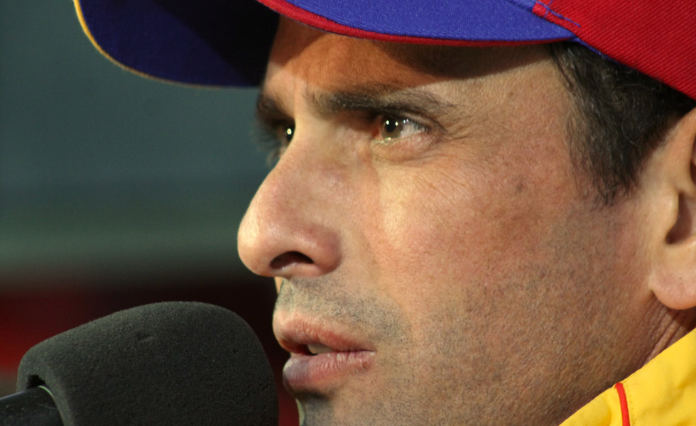 Capriles reta al Gobierno a arrestarlo tras acusaciones de corrupción