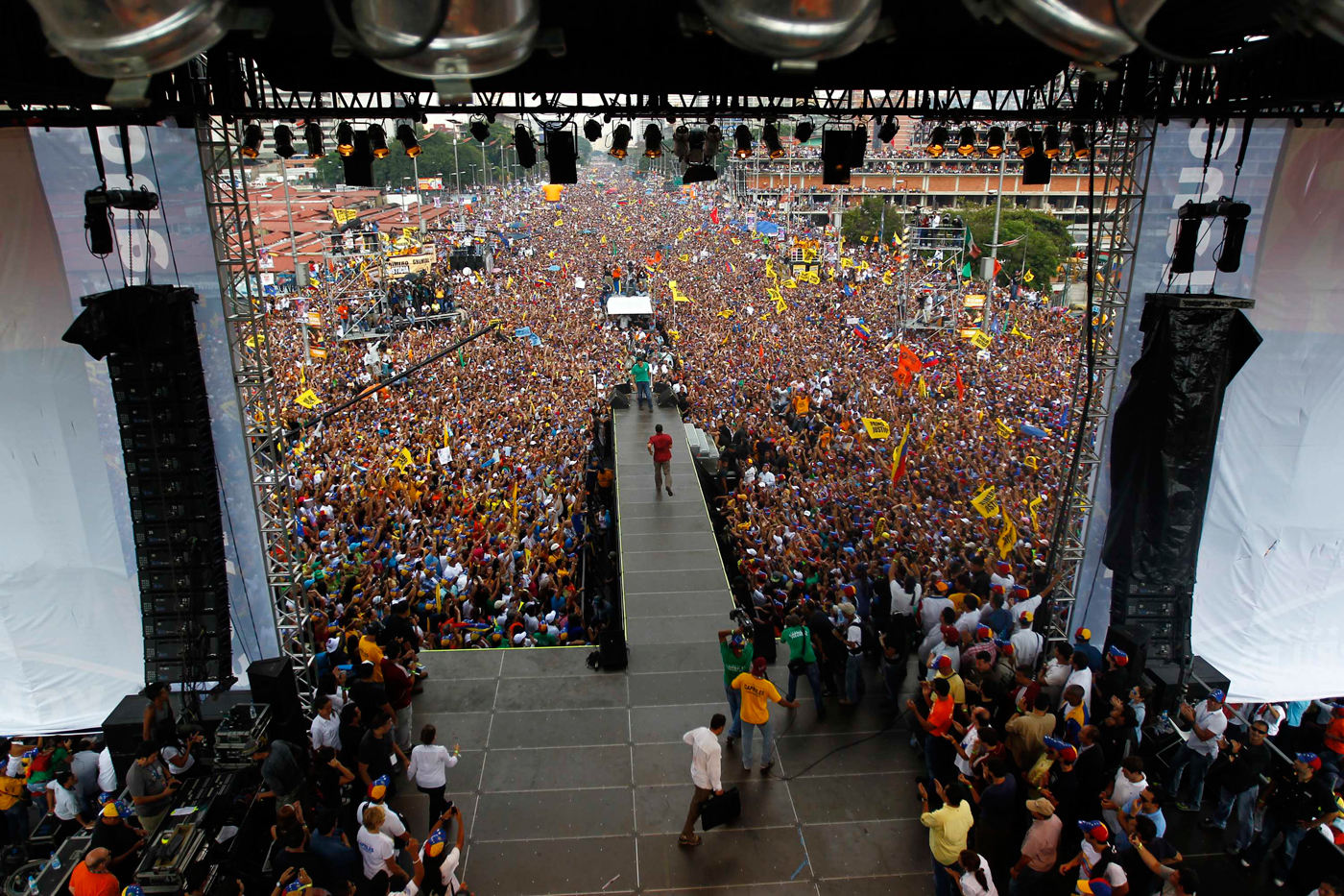 El País: Capriles lidera la mayor concentración opositora desde 1998