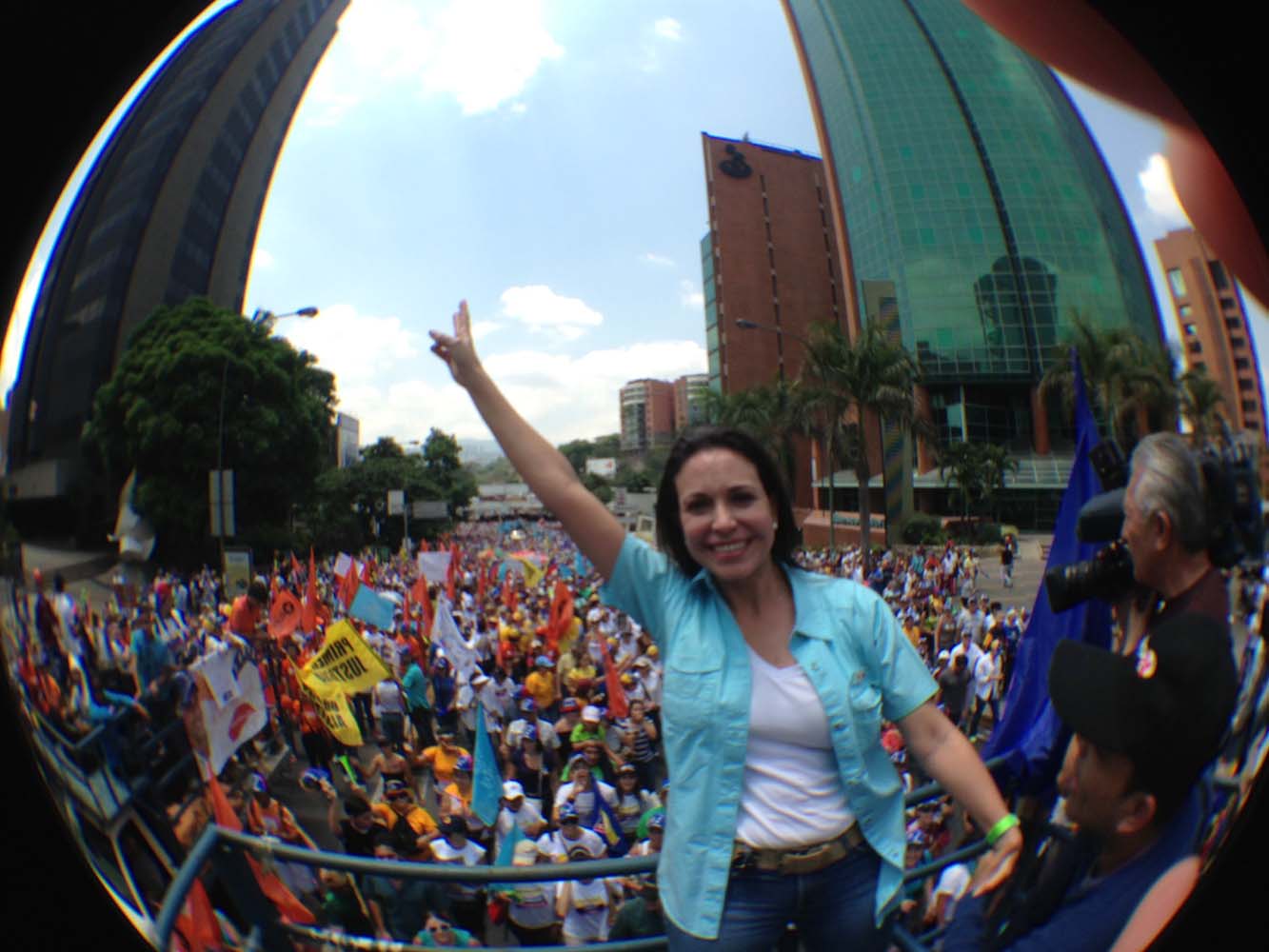 Aplausos oficialistas para María Corina Machado en congreso hondureño