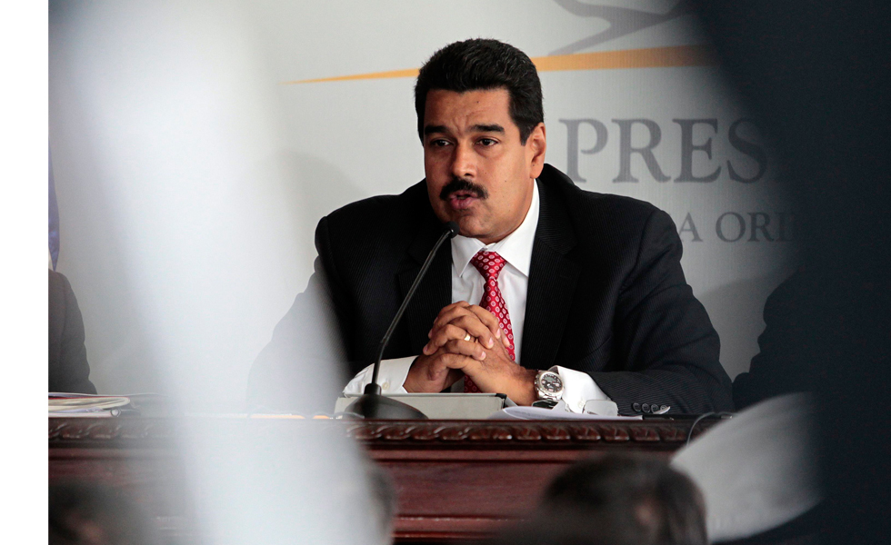 Maduro prohíbe registrar viviendas a narcos y paramilitares en frontera con Colombia