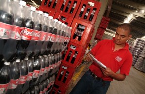 Coca-Cola informa que sus plantas operan con crítico inventario de azúcar