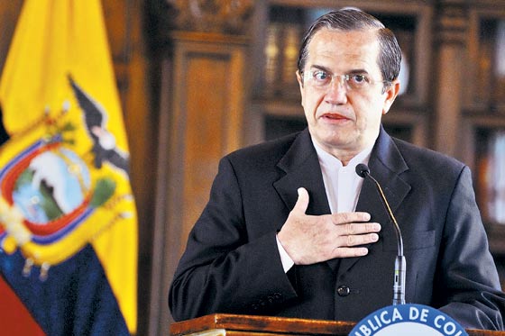 Ecuador pedirá “proteger a Venezuela” en cita de cancilleres en Uruguay