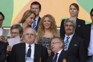 Shakira apoya a Piqué en el partido de semifinales España-Italia (Fotos)