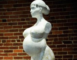 La estatua de Kim Kardashian totalmente desnuda (Foto)