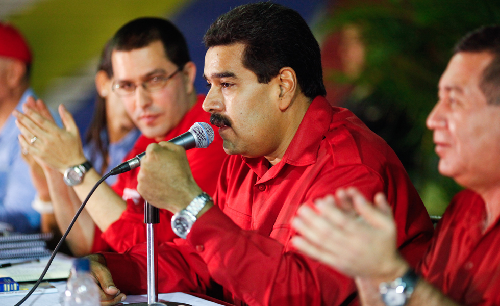 ¿A Maduro ahora se le apareció un mosquito? (Video)