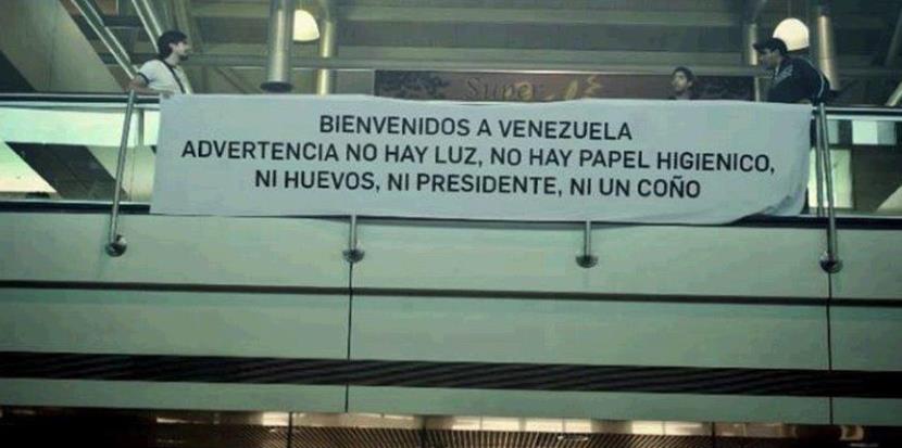 Polémica pancarta de “bienvenida” en Maiquetía (Foto + Impelable)