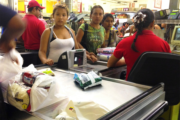 Supermercados de Zulia arrancaron con ventas controladas
