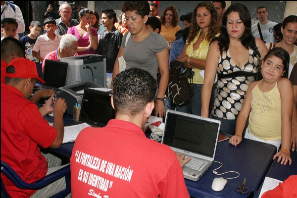 Saime activa móviles de cedulación en ocho parroquias de Caracas