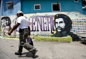 Unos 2.000 jóvenes cubanos acamparán en la tumba del “Che” el próximo domingo