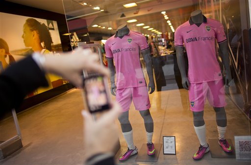 Camiseta rosada de Boca Juniors desata polémica (Foto)