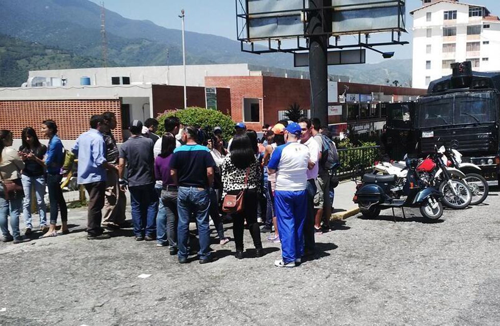Policía de Mérida arremete contra estudiantes de la ULA