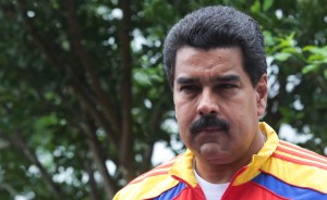 Maduro se reúne hoy con equipo económico