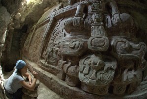 Descubren espectacular friso maya en Guatemala (Fotos)