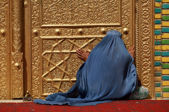 Un hombre mata a su esposa por ir al mercado sin su permiso