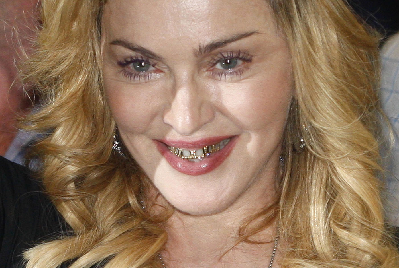 Madonna y sus dientes de oro y diamantes (Fotos)